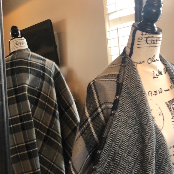 Neiman Marcus Brand Checkered Poncho/Wrap - Picture 3 of 6